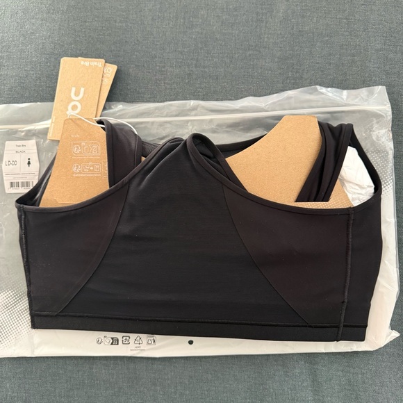 NWT ON Train Bra in Black - Picture 6 of 6